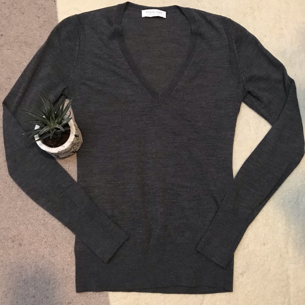 Everlane Wool Grey V Neck Pullover Sweater Small - Picture 3 of 8